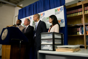  Mayor Bloomberg with DOE school officials. 12..3.13 Photo by Maurice Pinzon